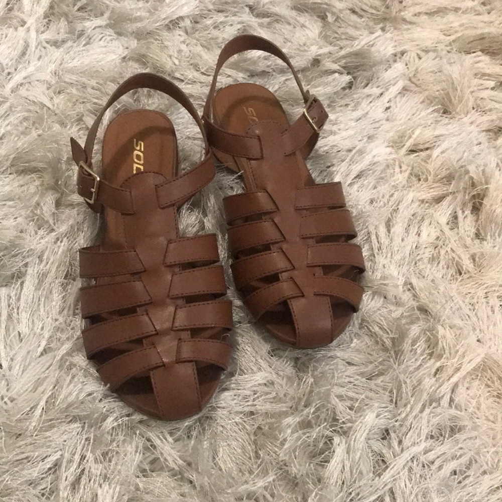 gladiator flats💙